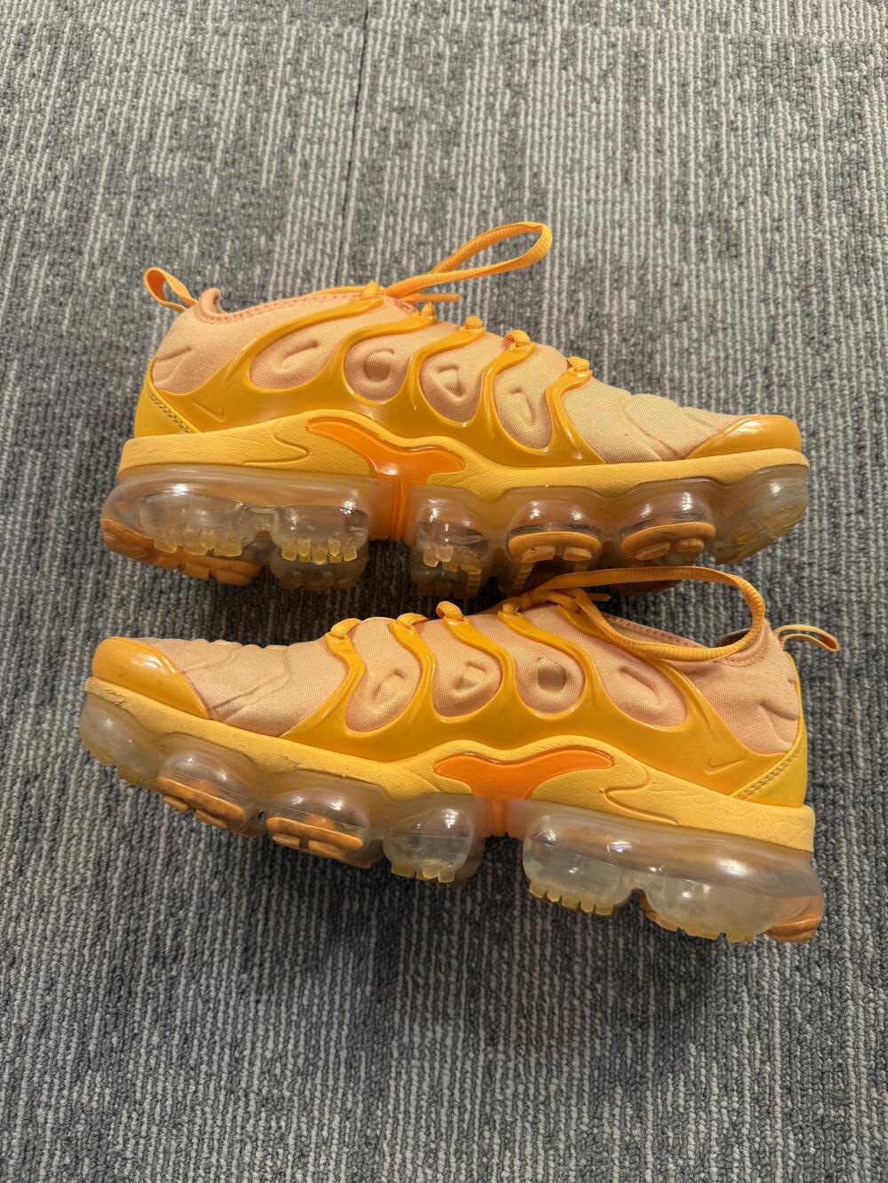 Nike Air Vapormax Plus Shoes Womens Size 9 Orange Yellow Running CW7011-800 - Picture 7 of 10